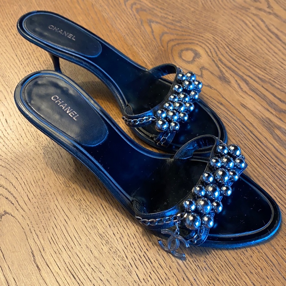 Chanel vintage black leather mule